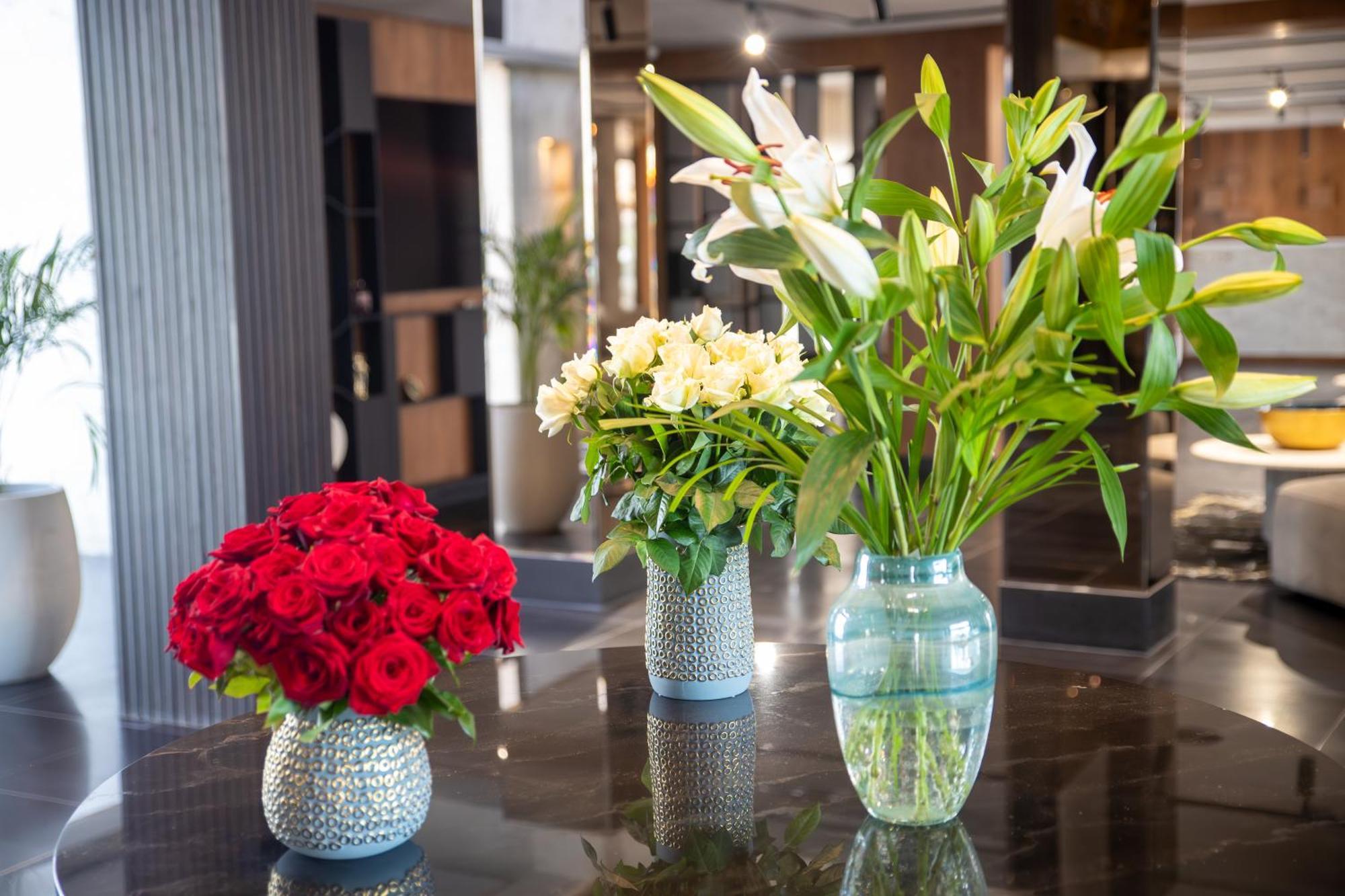 Dominium Palace Agadir Dış mekan fotoğraf Flower arrangements